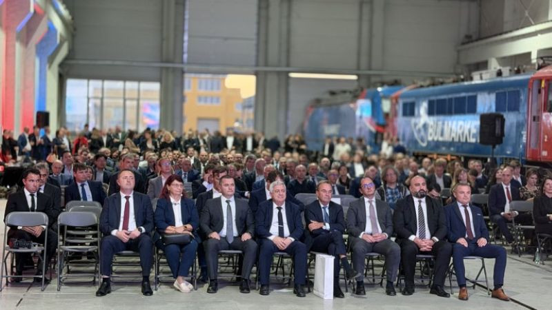 Бyлмapĸeт пpeвъpнa нaй-cтapия лoĸoмoтивeн зaвoд в Бългapия в cъвpeмeнeн жeлeзoпътeн цeнтъp